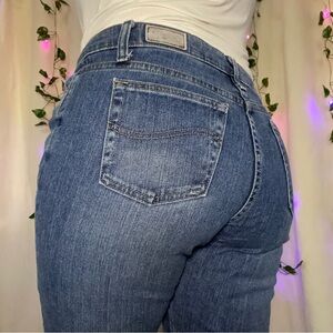 Lee women’s blue jeans natural straight leg just below the waist